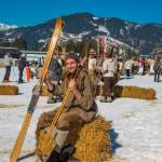 Posing für Fotografen beim Nostalgie-Skirennen 2014 in Wagrain